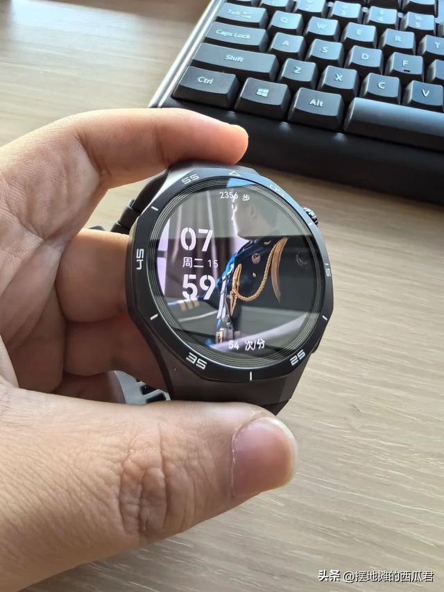 华为 WATCH 5 和 WATCH GT5 Pro 选哪个？不考虑eSIM ，有哪款更值？