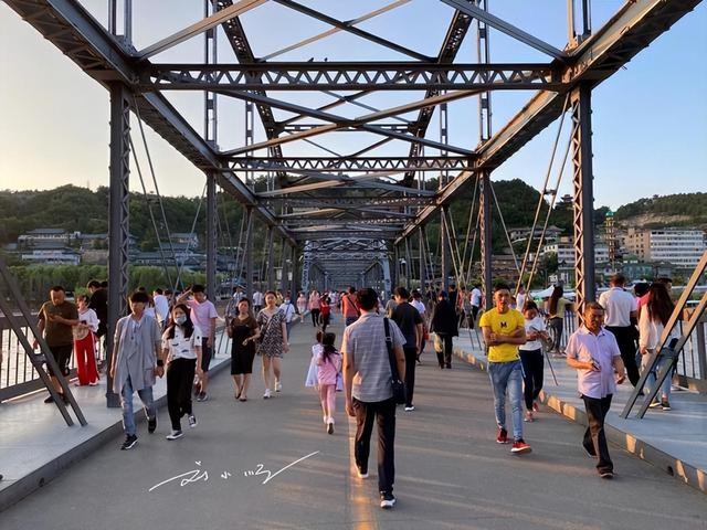兰州有座“黄河第一桥”，已有百年历史，如今仍是网红打卡地？
