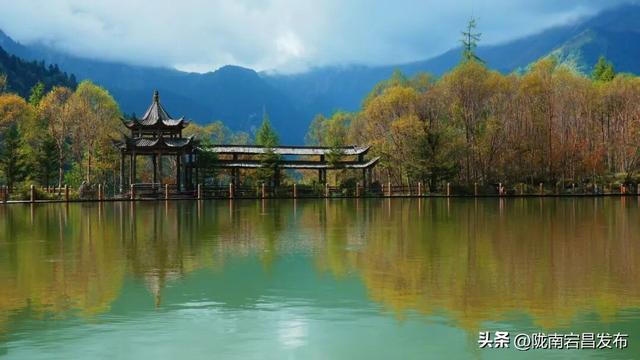 娥嫚泽荡措：一湖藏尽千年恋 山水为镜照逍遥