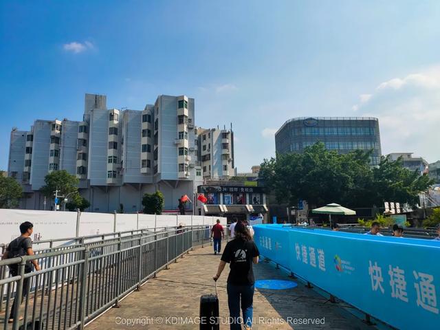 深圳这条街,曾经挤破头都难进入,现在扫码就进却为何没人去了?