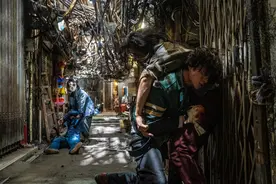 《九龙城寨》真实一面 | 街坊见证变迁，有业主持28栋楼获巨额赔偿图片