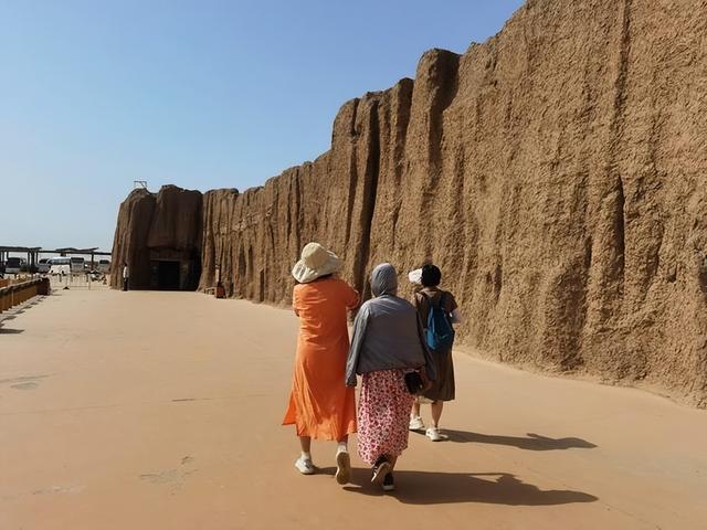 游新疆中国热极火焰山