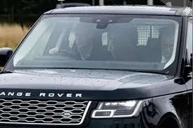 马云坐百万揽胜回阿里，刘强东悍马换电驴？大佬座驾揭秘…图片