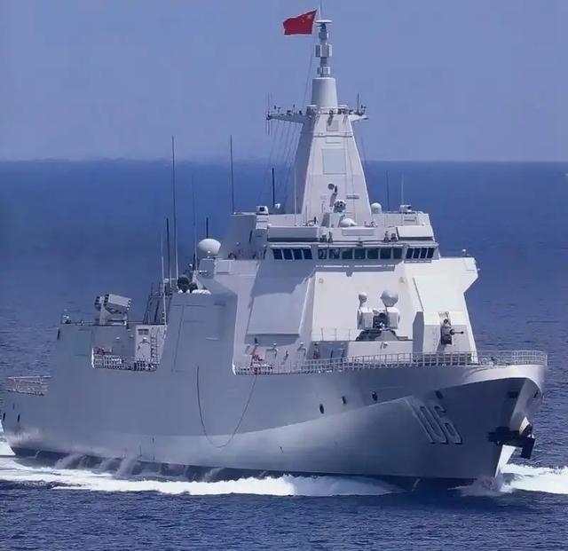 美媒：中国建造全球最大航母，12万吨核动力，可上舰100架歼35