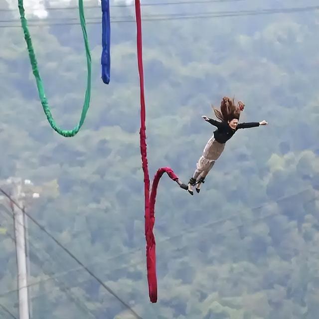 3次事故不说，平台推“极限挑战”，谁在逼我们“玩命打卡”？