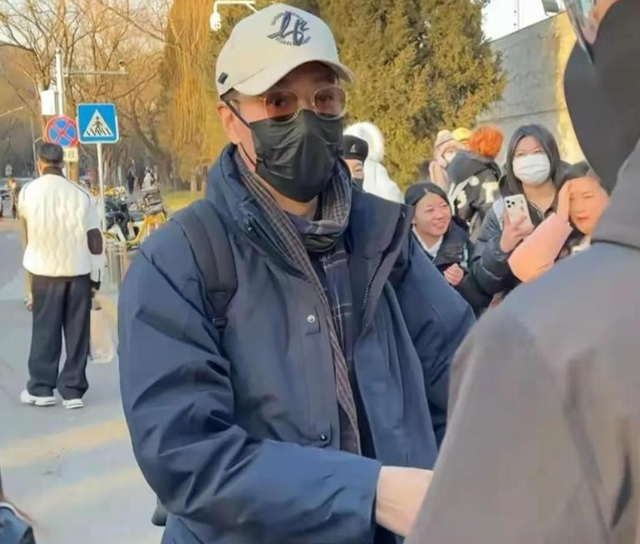 离春节只剩1个月	，52岁辛柏青终于传出喜讯，朱媛媛可以放心了！