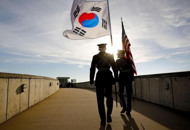 李在明落地北京，没有先和中方官员会面	，而是先去了一场座谈会