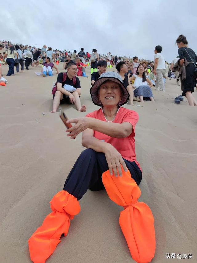 张传禄:游鸣沙山月牙泉