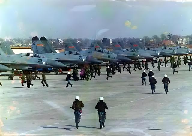 攻不了也守不住？中国空军在西藏上空，被印度空军欺负了足足40年