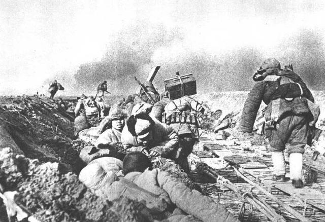 老蒋临死都想不到，最大的卧底不是吴石，而是天天陪他开会的他!