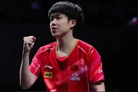 刘国梁为何偏爱孙颖莎？看到她与王楚钦在赛场上的互动，恍然大悟图片