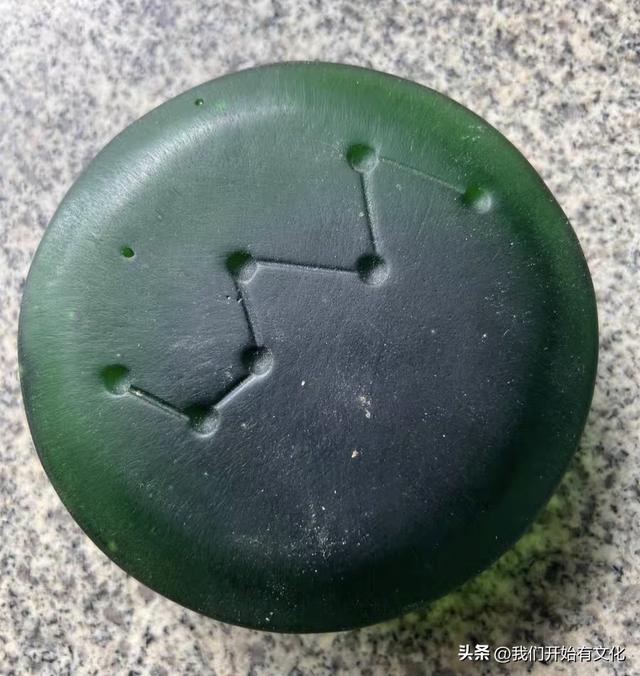 古玩市场上统称“水晶”或“琉璃”的各种玻璃陨石的初步材质分析