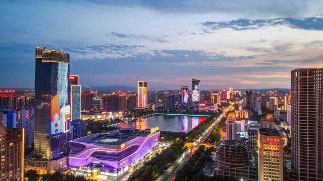 我是贵州人，从开封和洛阳旅行回来，实话实说两座城市差距太大了