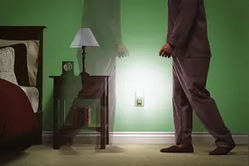 “晚上起夜”与“不起夜”的人，哪个更健康？医生说出实话图片