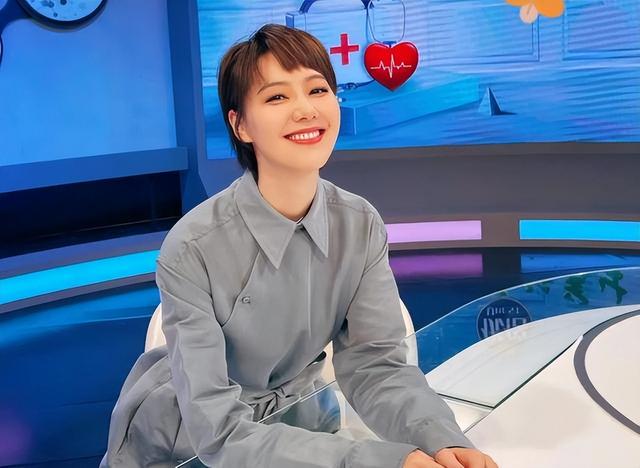 私生活混乱、被央视开除、陪睡上位？王冠身上的标签究竟有多离谱