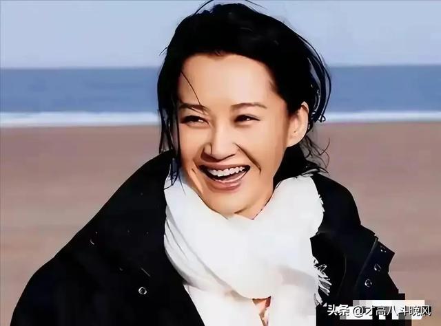 关之琳老了，林青霞老了，陈红也老了，唯有56岁的她看起来像36岁