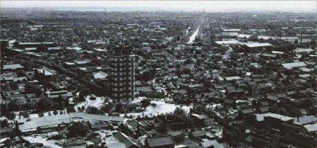 他官至副部，郑州第一任市长，原国家物资局顾问，曾修建二七广场