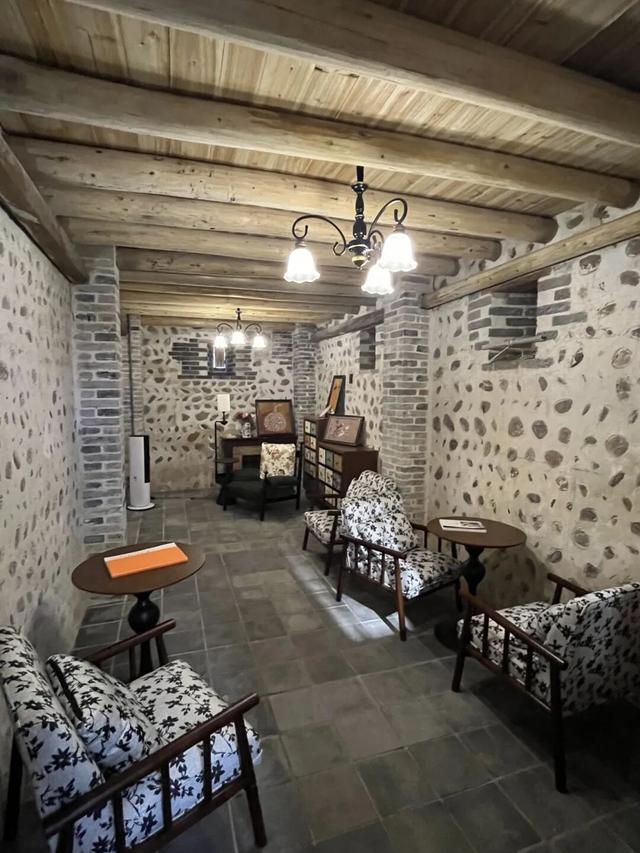 收好始兴这条线路，一天玩转艺术、古村与落羽杉，追一场岭南最绚烂的秋！