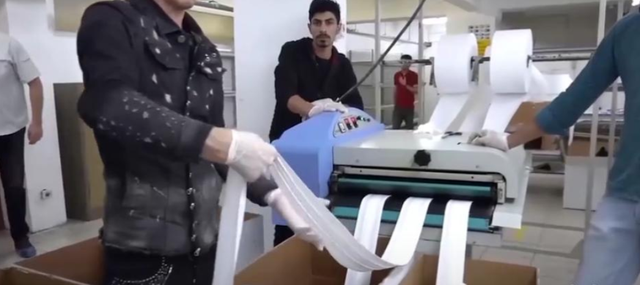 5年前	，靠倒卖口罩一年赚60亿元，住5万一夜酒店的他，如今咋样了