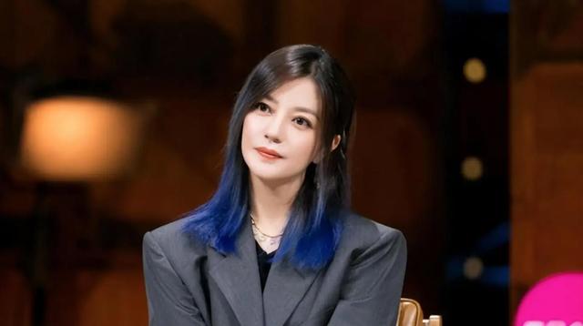 胃癌传闻真相大白半年	，49岁赵薇再迎坏消息，连累的何止闺蜜李湘