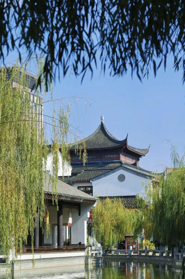 不输昆明！高铁可达20℃暖冬小城，泡温泉晒太阳水果随吃！人少物价低，6元就嗦粉！