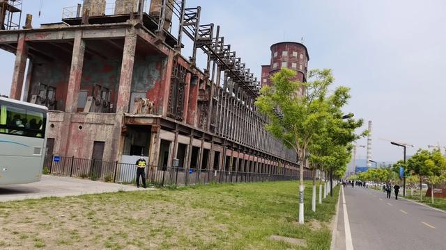 钢铁柔情:首钢园仲夏半日纪行