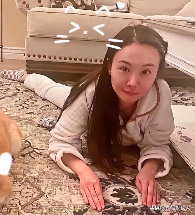 35岁郑爽近照曝光！形象管理失败	，彻底成了素人，在美日子舒坦了