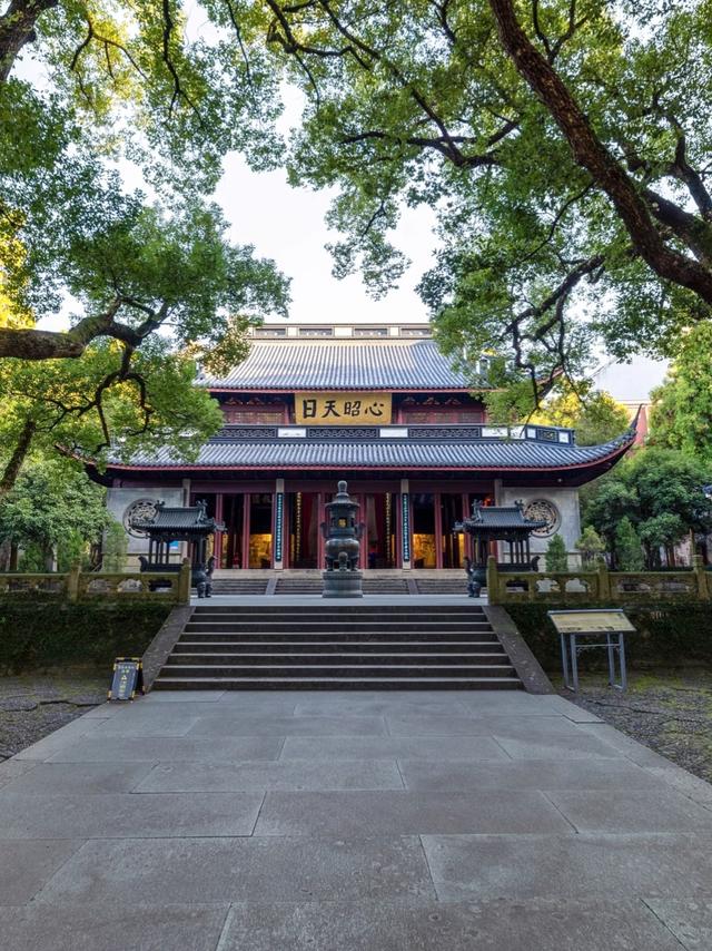 都说杭州比南京还要名气大，两地深度游后，才发现差距真的很大