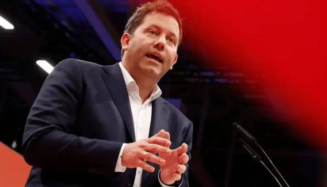 日本话音刚落，又一国介入台海，专机已经离华，要逼中国做3件事