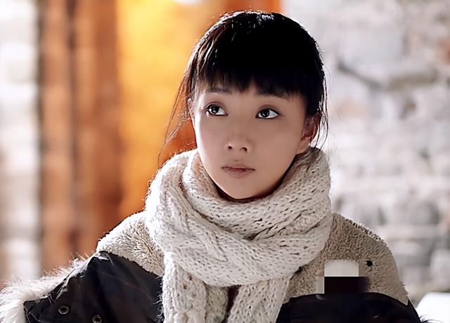 她是演员中的富婆，豪车多的开不过来，如今45岁却像妙龄少女