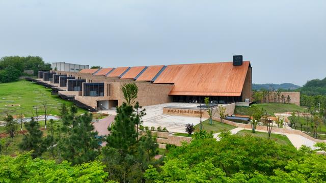 从矿山到酒杯 —— 黄石工业与文化的千年对话