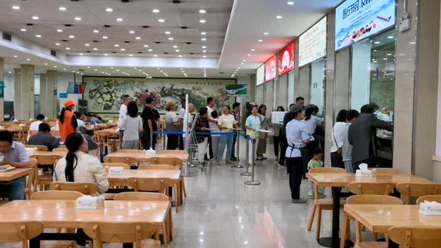 超级黄金周”第三天：系列“宠客”举措诚意满满 “微笑扬州”服务游客点赞
