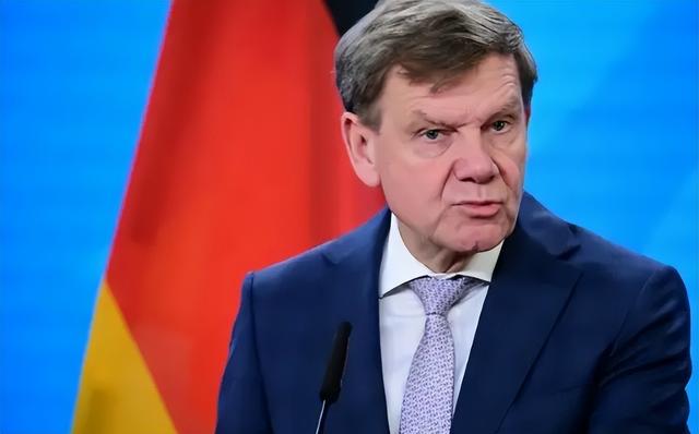 日本话音刚落，又一国介入台海	，专机已经离华，要逼中国做3件事