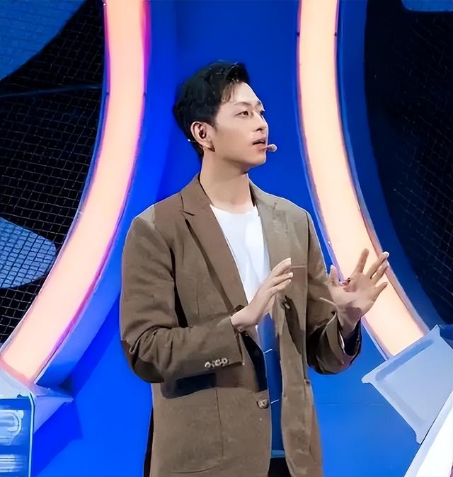 “闲人水哥”王昱珩：20年不上班靠玩成亿万富翁，他凭啥这么狂？