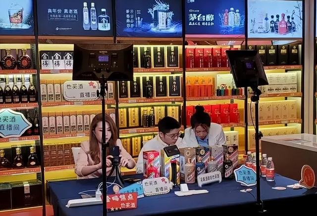 比电商还狠的降维打击，正在“血洗”街边的烟酒店