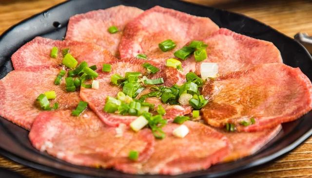 一口就爱上!烤肉店不同部位牛肉腌制法揭秘,轻松复刻美味