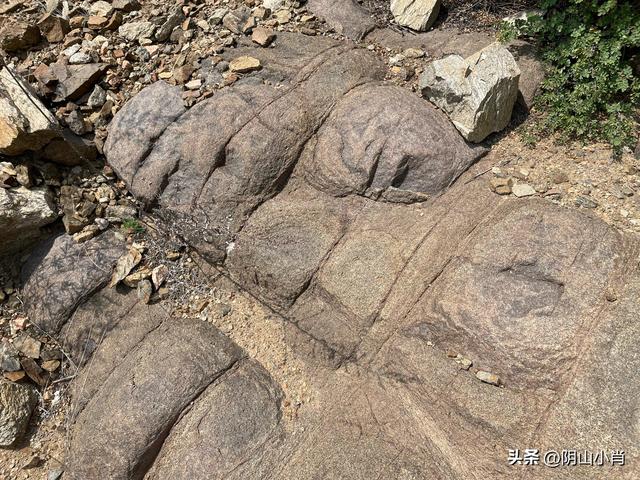 探寻包头市固阳县奔坝沟清代古商道遗址段