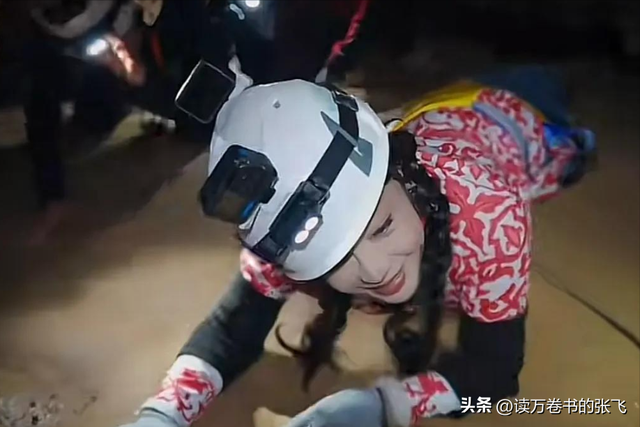 刘晓庆担心的事发生了！意外摔倒、分不清人，75岁不服老不行了？