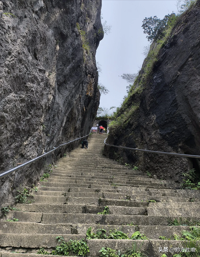 贵州凯里有一座名山：山势险要，自古为兵家必争之地