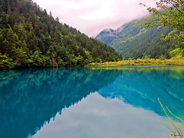 四川旅游：三游人间仙境九寨沟（图）