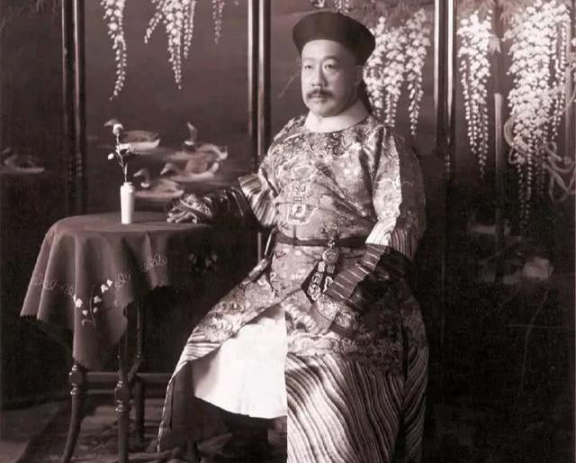 他将38个儿女送出国，临终告诫：不准为中国效力！今孩子臭名昭著