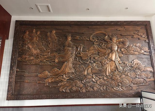 在“天仙配”传说的故事发生地孝感，建有一座“凤凰天仙城”