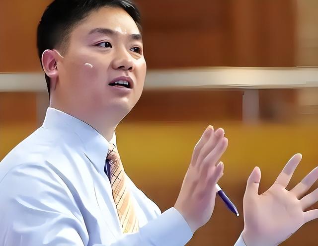亲情重要还是金钱重要？就算如今的刘强东，面对儿子时也充满遗憾