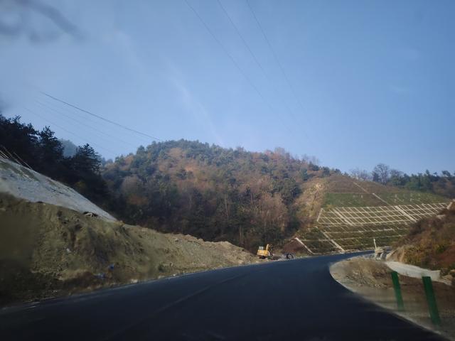 南行漫记：从卢氏走陕西S101红叶大道到南五台服务区露营