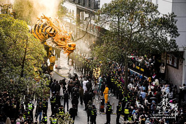 “龙马精神”杭州巡演50吨福兽引亚运之城万人空巷