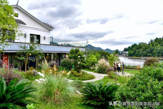双节打卡观山湖：游客沉醉山水间 乐享诗意栖居