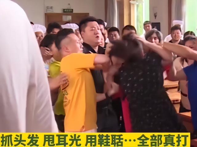 一级演员闫学晶塌房，她做错了两件事