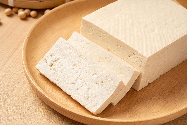 豆腐再次被关注！医生叮嘱：糖尿病患者吃豆腐时，要多注意这4点