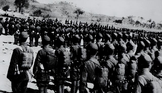 1970年老人去部队看儿子被哨兵拦下	，老人：让你们师长跑步来见我