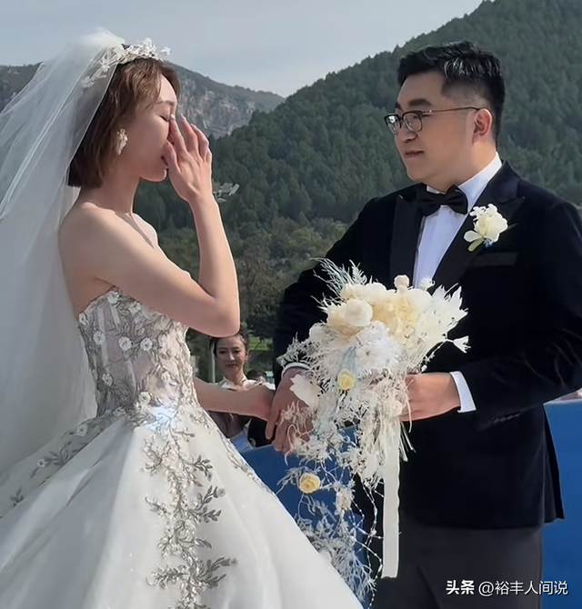 北京富二代大婚，央视主持人主持，朱时茂白雪现身	，曝鲜花30万元